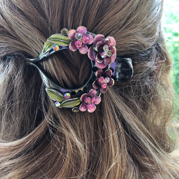 Accessories - HAIR CLIP WITH FLOWERS CRYSTALS🌺